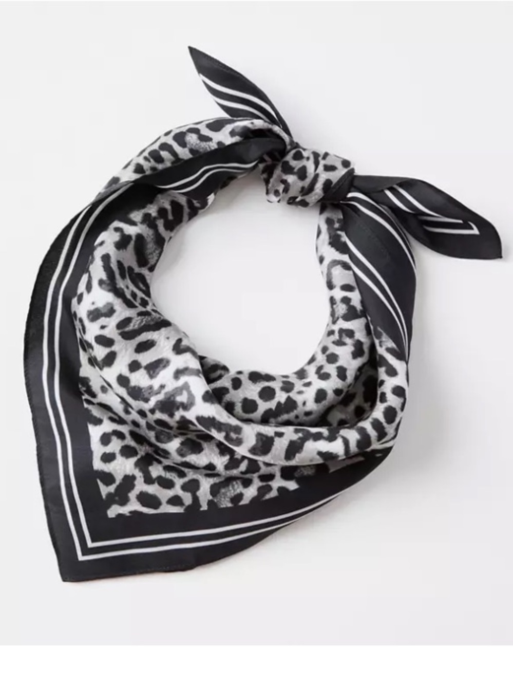 💖SPOTLIGHT💖NWT LOFT Black and White Snow Leopard Silk Square Scarf